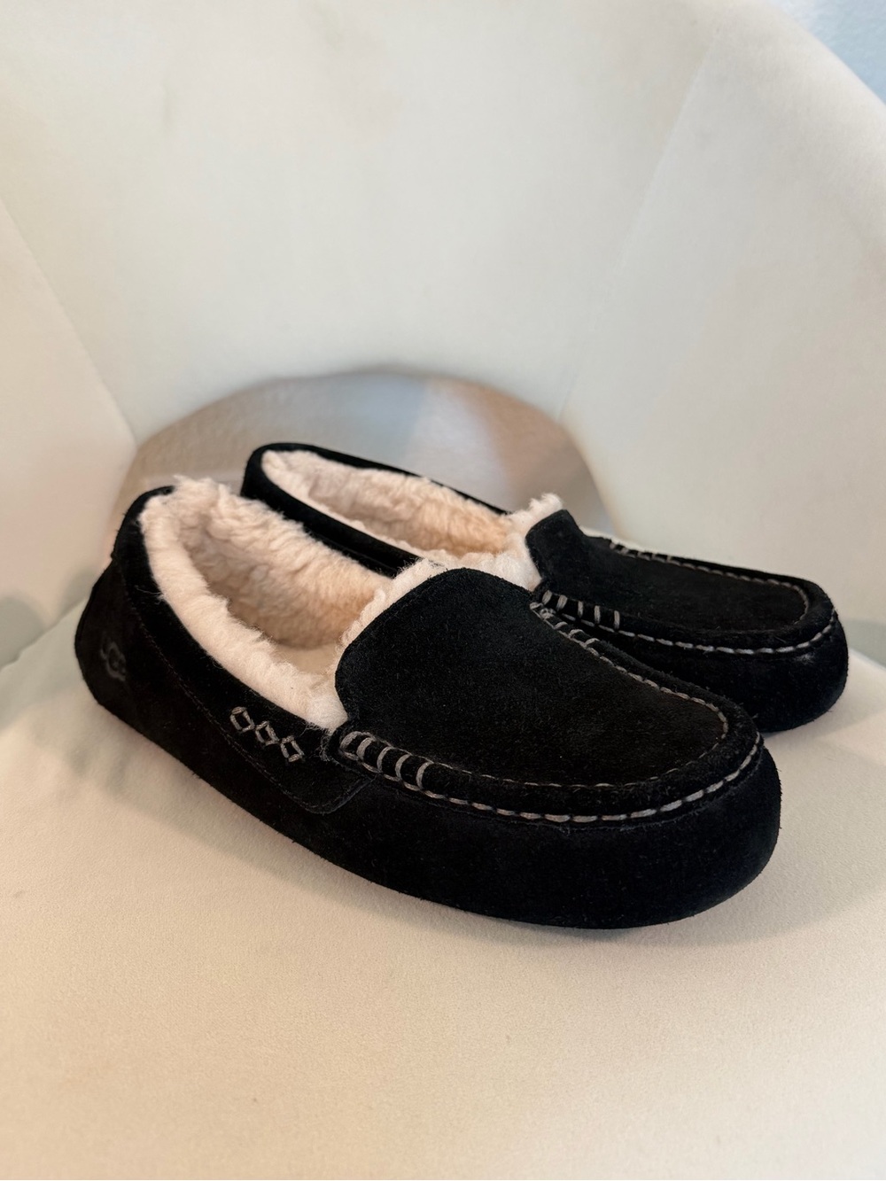 UGG Women's Ansley Sheepskin Slippers Water Resistant BLACK